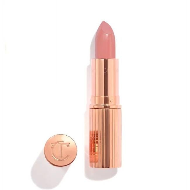 Pillow Talk Fair besando lápiz labial de Charlotte Tilbury. Precio: 37 euros